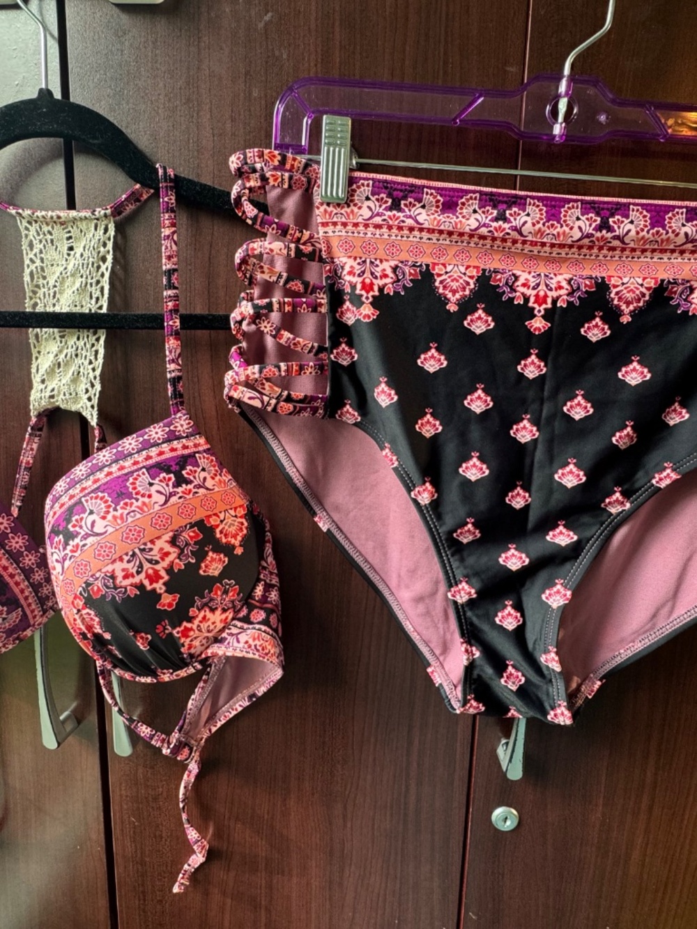 Bikini - Picture 7 of 12